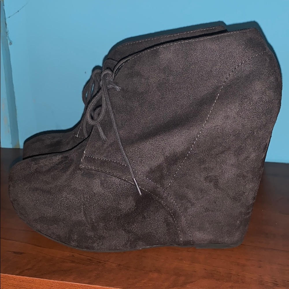 Grey Wedges